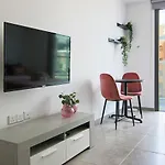Phaedrus Living: Seaside Luxury Flat Athina 115 Daire Pafos