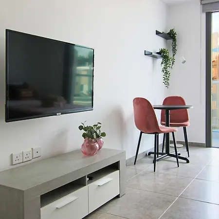 Phaedrus Living: Seaside Luxury Flat Athina 115 Апартаменты Пафос