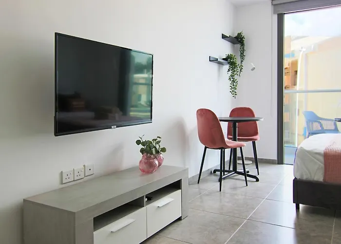 Phaedrus Living: Seaside Luxury Flat Athina 115 Daire Pafos