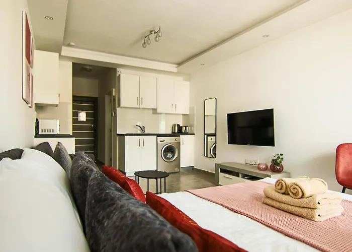 Phaedrus Living: Seaside Luxury Flat Athina 115